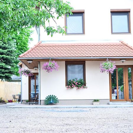 Pava Apartmanhaz Mako Exterior photo